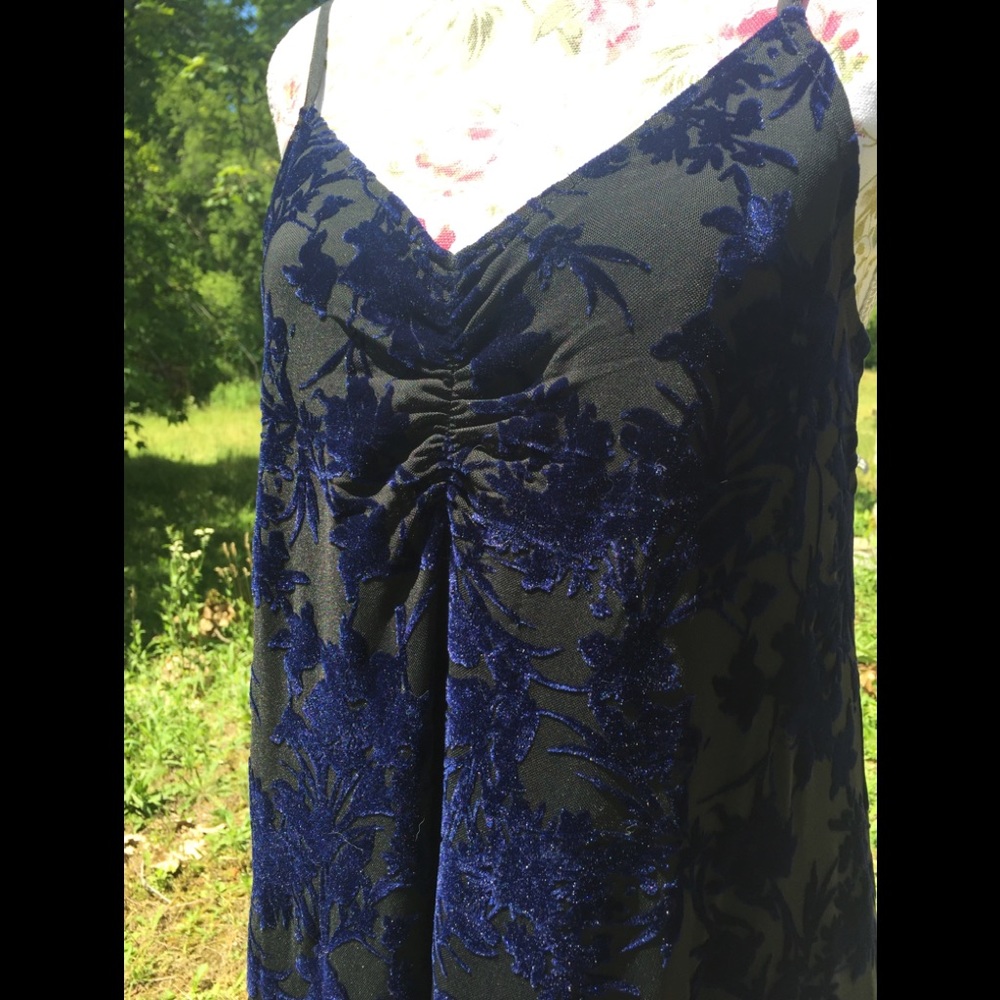 Hinge Cinch Velvet Evening Dress - Picture 8 of 8